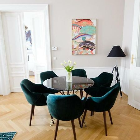Studio Apartments Urania - Mai'S Apartments Bécs Kültér fotó