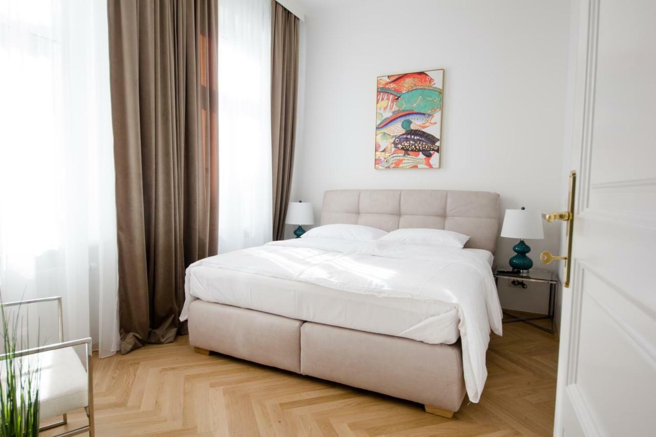 Studio Apartments Urania - Mai'S Apartments Bécs Kültér fotó